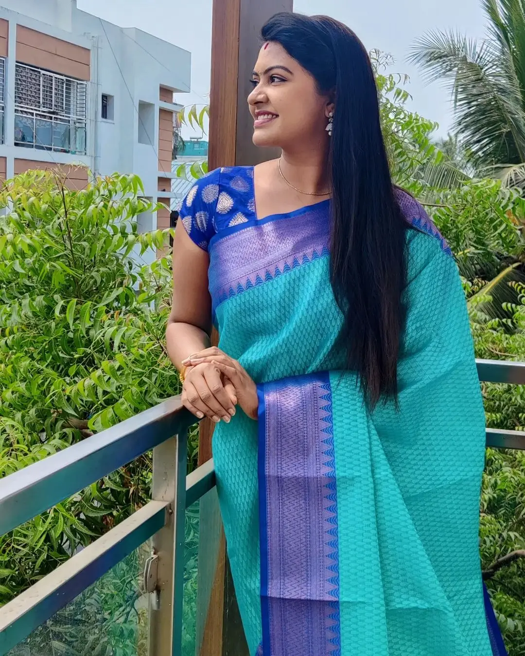 Tamil TV Actress Rachitha Mahalakshmi Photos In Blue Saree Blouse